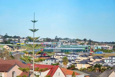 Photo of property in 2/8 Carrigans Close, Pinehill, Auckland, 0632