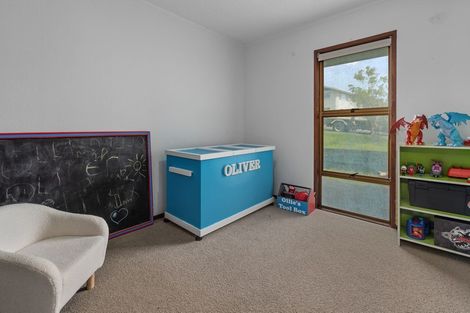 Photo of property in 1/57 Aeroview Drive, Beach Haven, Auckland, 0626