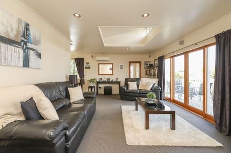 Photo of property in 24 Rothesay Place, Dinsdale, Hamilton, 3204