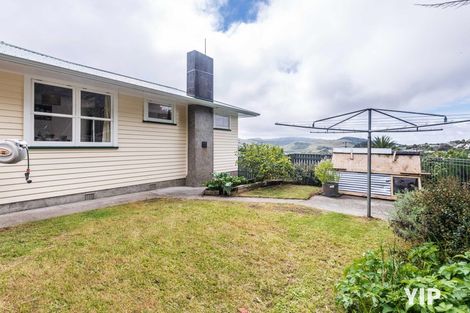 Photo of property in 5 Catherine Crescent, Paparangi, Wellington, 6037