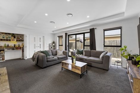 Photo of property in 18 Grey Way, Russley, Christchurch, 8042