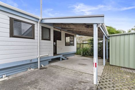 Photo of property in 2/19 Kiwi Road, Point Chevalier, Auckland, 1022