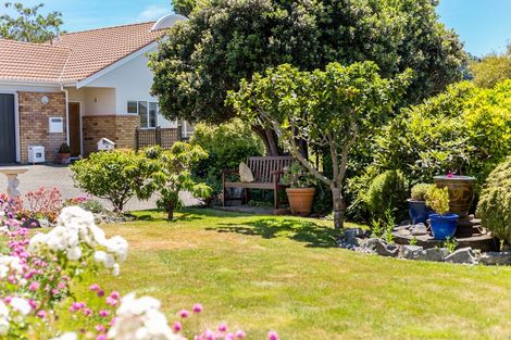 Photo of property in 3 Lakeside Villas, Whitby, Porirua, 5024