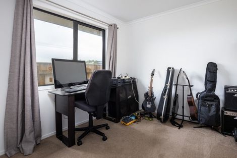 Photo of property in 10 Nukuroa Close, Waitara, 4320