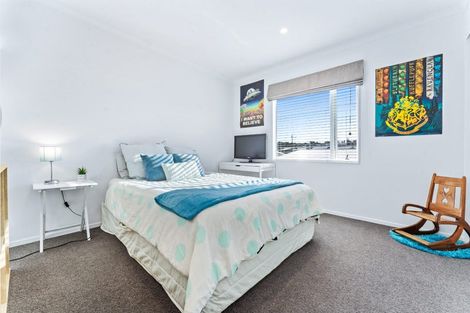 Photo of property in 28 Owen Chapman Drive, Red Beach, 0932