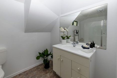 Photo of property in 5a Awaroa Road, Sunnyvale, Auckland, 0612