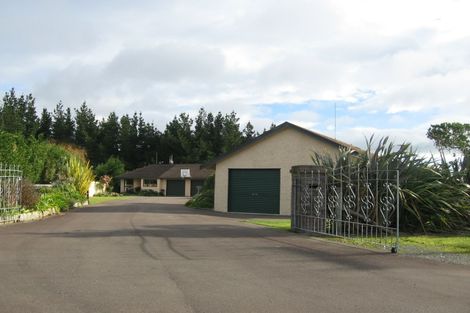 Photo of property in 25 Waicola Drive, Fitzherbert, Palmerston North, 4471