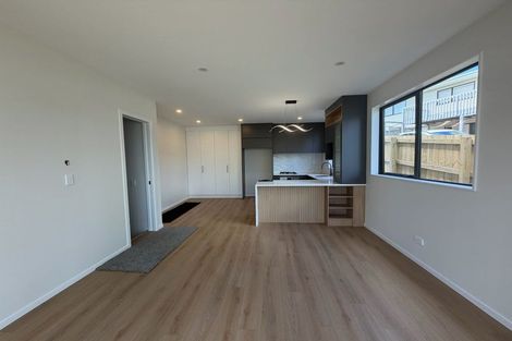 Photo of property in 5 Raphael Place, West Harbour, Auckland, 0618