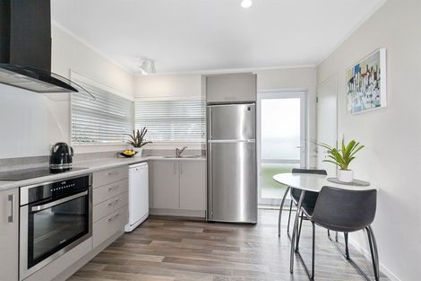 Photo of property in 2/40 Coronation Road, Hillcrest, Auckland, 0627