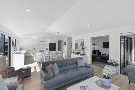 Photo of property in 52 Manakura Street, Russley, Christchurch, 8042