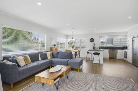 Photo of property in 2/30 Howe Street, Howick, Auckland, 2014