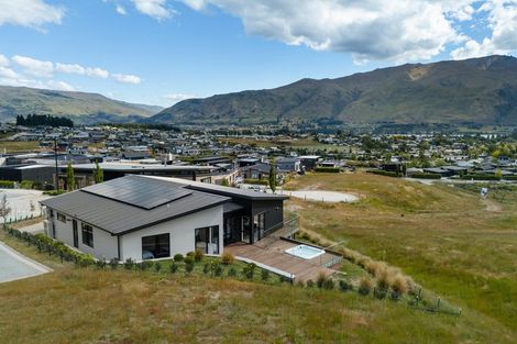 Photo of property in 13 Akitu Rise, Wanaka, 9305