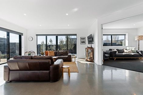 Photo of property in 38 Stratford Drive, Mount Pisa, Cromwell, 9383