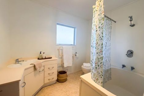 Photo of property in 15 Sunline Avenue, Massey, Auckland, 0614