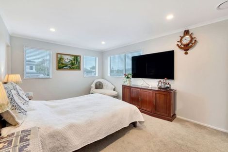 Photo of property in 51 Admirals Court Drive, Greenhithe, Auckland, 0632