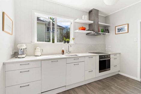 Photo of property in 21 Fraser Road, Narrow Neck, Auckland, 0624