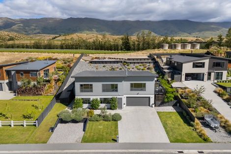 Photo of property in 71 Stratford Drive, Mount Pisa, Cromwell, 9383