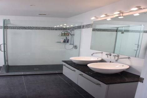 Photo of property in 2/12 Belle Vue Avenue, Northcote Point, Auckland, 0627