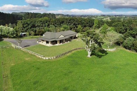 Photo of property in 94 Farmpark Road, Waiuku, 2681