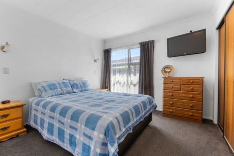 Photo of property in 1a Hunter Place, Merrilands, New Plymouth, 4312