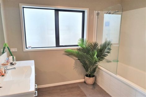 Photo of property in 28 Speldhurst Grove, Stokes Valley, Lower Hutt, 5019