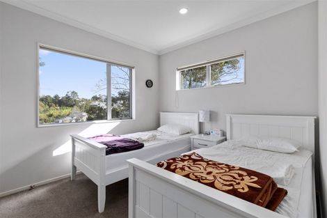 Photo of property in 44 Namsan Close, Fairview Heights, Auckland, 0632