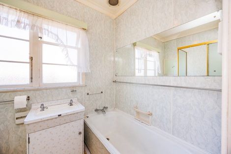 Photo of property in 6 Freyberg Street, Roslyn, Palmerston North, 4414