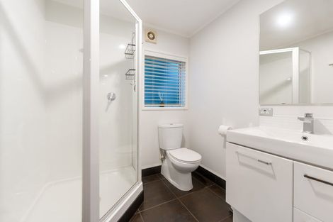 Photo of property in 40 Peter Terrace, Castor Bay, Auckland, 0620
