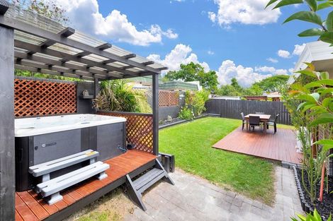 Photo of property in 3/98 Roberts Road, Te Atatu South, Auckland, 0610