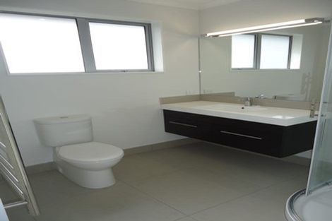 Photo of property in 10 Roto View, One Tree Point, 0118