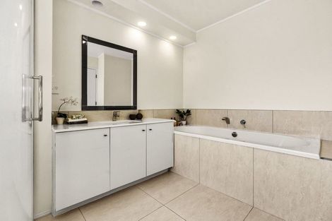 Photo of property in 98 Onetaunga Road, Chatswood, Auckland, 0626