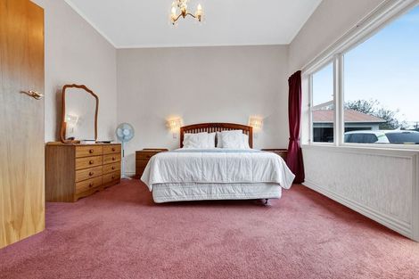 Photo of property in 19 George Street, Hawera, 4610