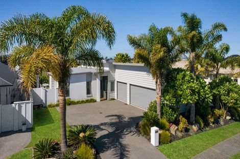 Photo of property in 42 Cassinia Close, Papamoa Beach, Papamoa, 3118