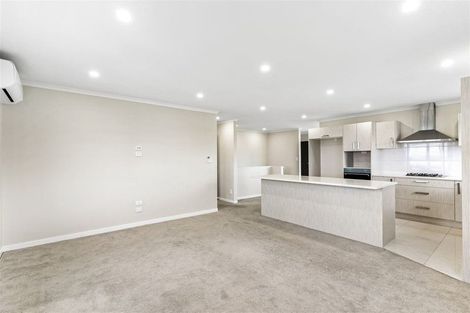 Photo of property in 11 Kirikiri Drive, Papakura, 2110