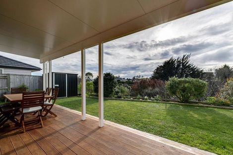 Photo of property in 6 Silkwood Place, Fitzherbert, Palmerston North, 4410