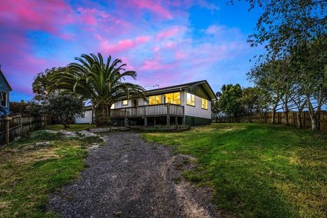 Photo of property in 23 Hobsonville Road, West Harbour, Auckland, 0618