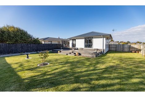 Photo of property in 76 Avondale Road, Avondale, Christchurch, 8061