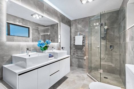 Photo of property in 25 Henriette Place, Totara Park, Auckland, 2105