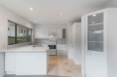 Photo of property in 1/51 Pupuke Road, Birkenhead, Auckland, 0627