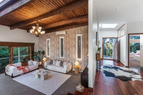 Photo of property in 72 Cliff Road, Torbay, Auckland, 0630