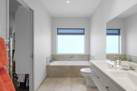 Photo of property in 243 Mount Pleasant Road, Mount Pleasant, Christchurch, 8081