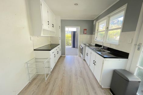 Photo of property in 77 Vandeleur Avenue, Birkdale, Auckland, 0626