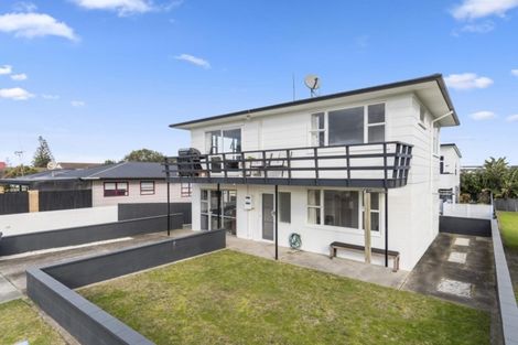 Photo of property in 22 Karewa Parade, Papamoa Beach, Papamoa, 3118