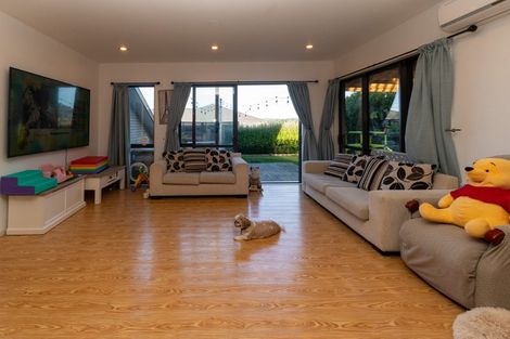 Photo of property in 8 San Casello Rise, Henderson, Auckland, 0612