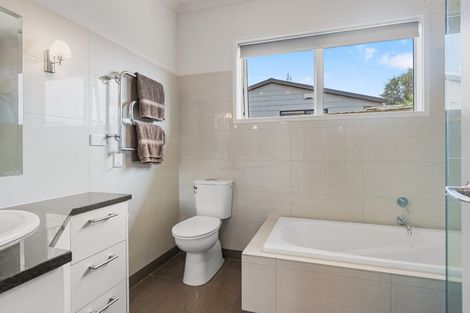 Photo of property in 13a Marina Road, Torbay, Auckland, 0630