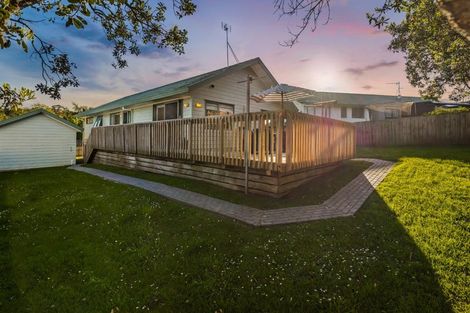 Photo of property in 11 Killygordon Place, Massey, Auckland, 0614