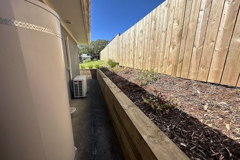 Photo of property in 2/6 Anne Road, Hillcrest, Auckland, 0627