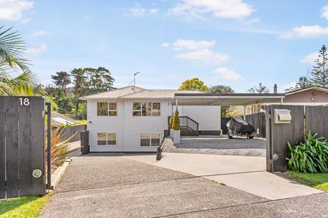 Photo of property in 18 Grassmere Road, Henderson Valley, Auckland, 0612