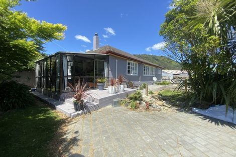 Photo of property in 27 Oxford Street, Picton, 7220