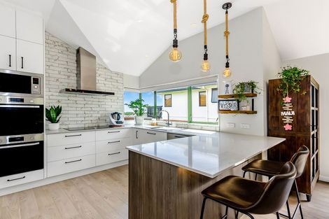 Photo of property in 56 Kakariki Grove, Waikanae, 5036